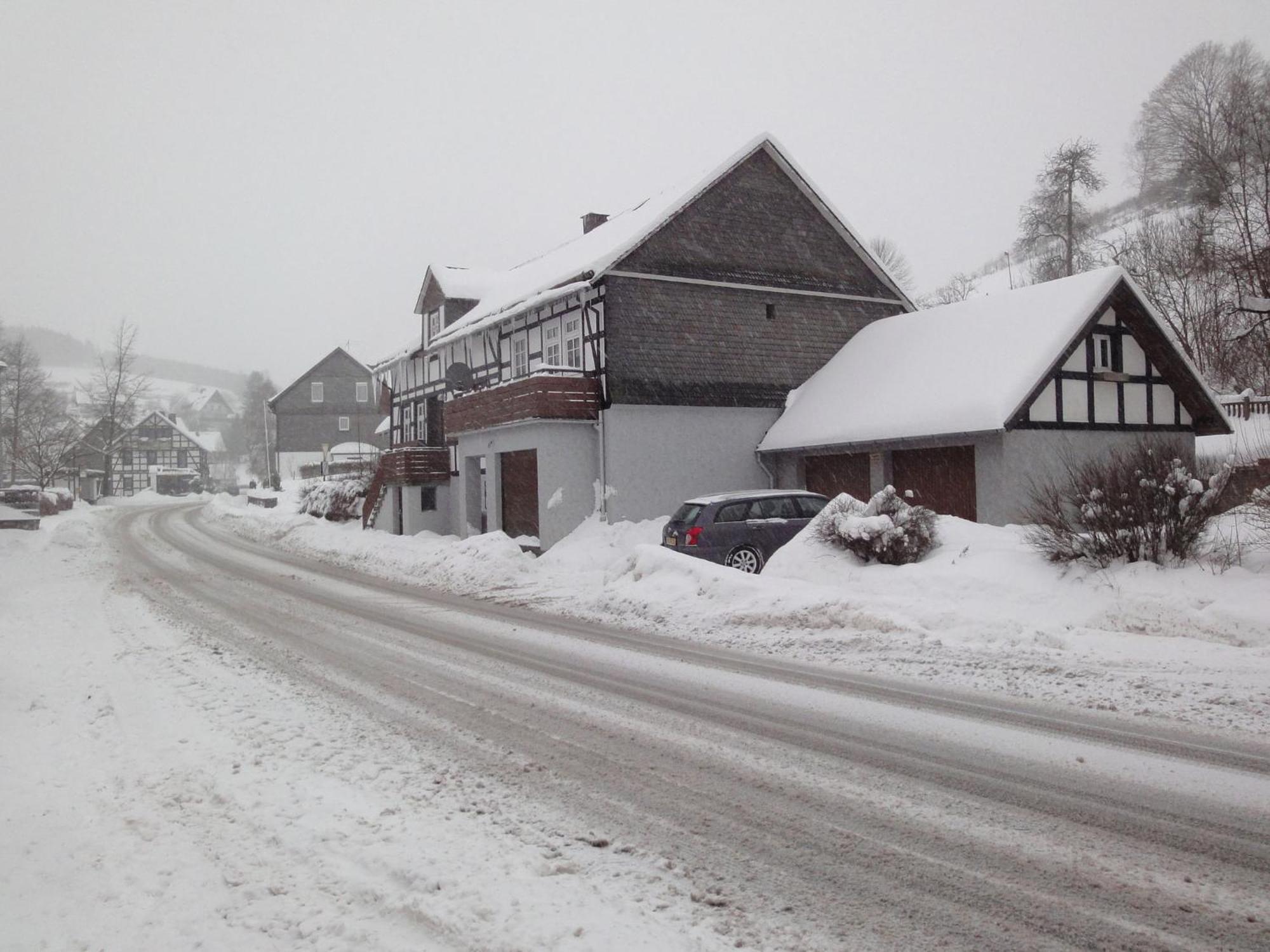 Cozy Holiday Home With Wifi In Hochsauerland Elpe Екстер'єр фото
